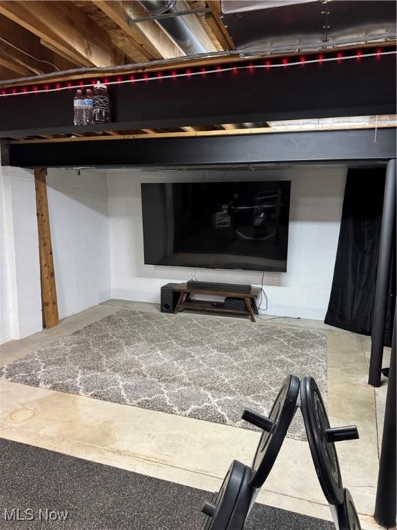 3130 Hollybrook Ln, Mogadore, OH 44260 - detailed view of concrete floors