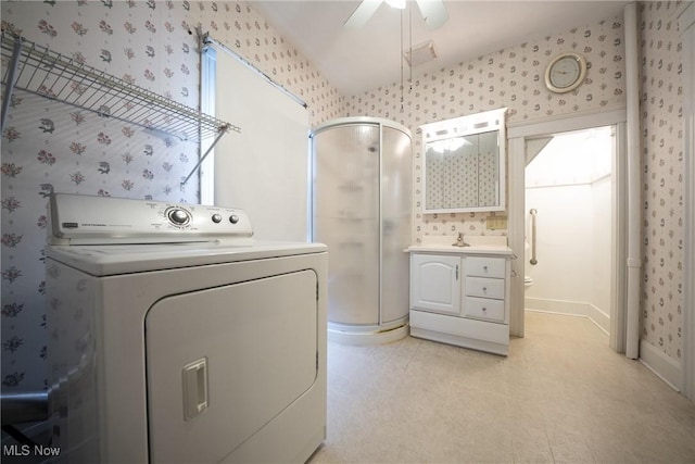 113 Lincoln Ct, Elyria, OH 44035 - laundry room featuring wallpapered walls, a ceiling fan, and washing machine and dryer