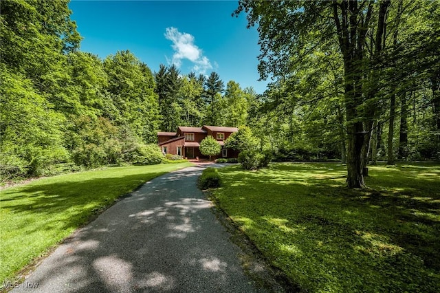 10576 Hemlock Ridge Dr, Chardon, OH 44024 - view of front facade featuring a view of trees and a front yard