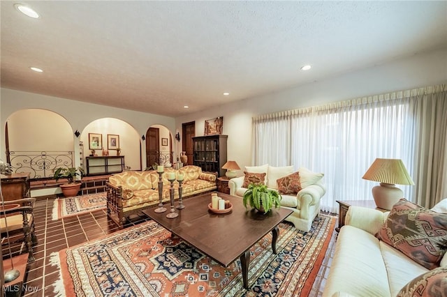 10576 Hemlock Ridge Dr, Chardon, OH 44024 - tiled living room with arched walkways and recessed lighting