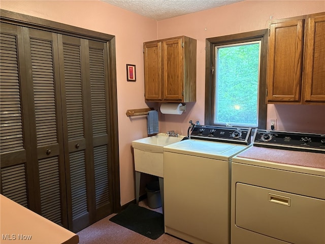 10576 Hemlock Ridge Dr, Chardon, OH 44024 - laundry area featuring cabinet space, washing machine and clothes dryer, and a textured ceiling
