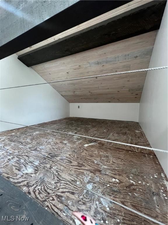 26938 County Rd 1, Coshocton, OH 43812 - bonus room with vaulted ceiling