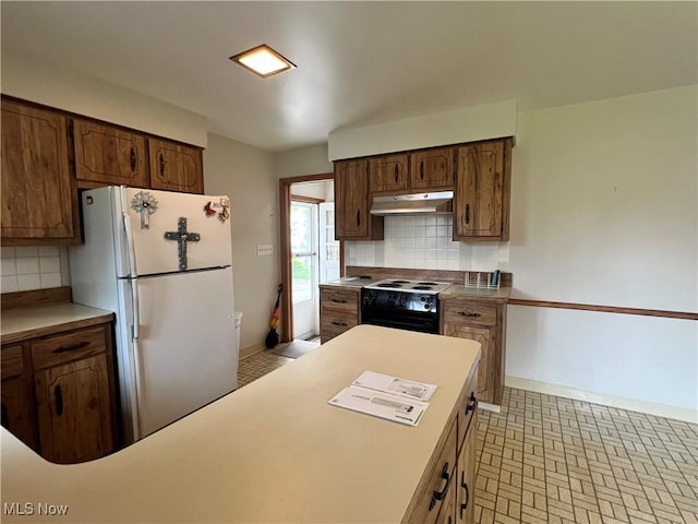 213 Kenmore Ave SE, Warren, OH 44483 - kitchen featuring freestanding refrigerator, under cabinet range hood, electric range, and tasteful backsplash