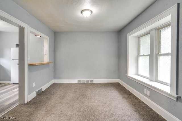 1866 17th St SW, Akron, OH 44314 - carpeted empty room featuring baseboards