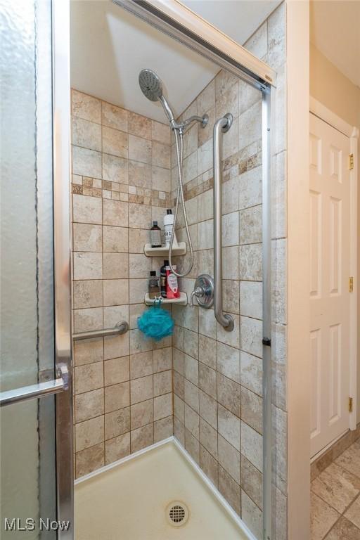 6351 W 130th St, Parma Heights, OH 44130 - full bathroom featuring a shower stall
