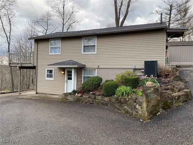 7121 Fable SW, Sherrodsville, OH 44675 - view of front of property featuring cooling unit