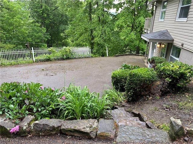 7121 Fable SW, Sherrodsville, OH 44675 - view of yard