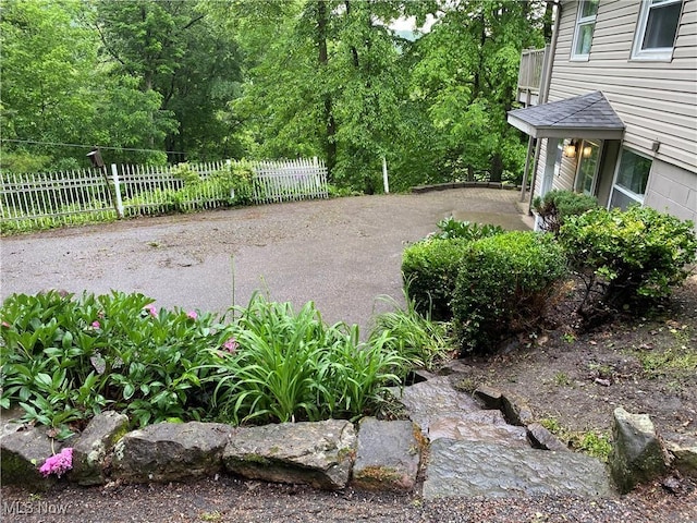 7121 Fable SW, Sherrodsville, OH 44675 - view of yard
