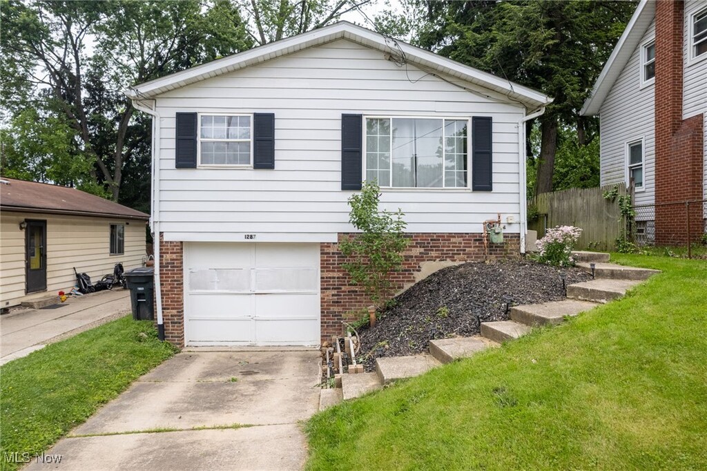 1287 Murray Ave, Akron, OH 44310 - photo 1