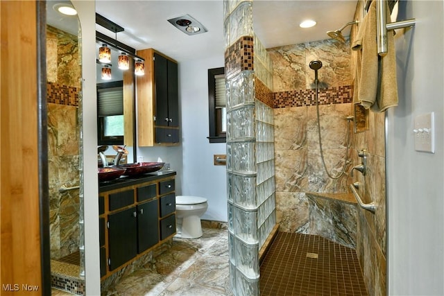 2942 Barclay Messerly Rd, Southington, OH 44470 - bathroom featuring a tile shower, toilet, and vanity