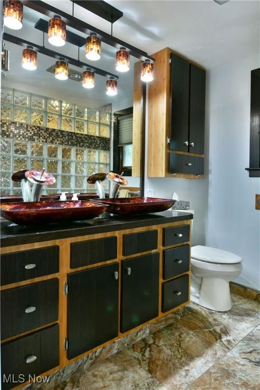 2942 Barclay Messerly Rd, Southington, OH 44470 - full bathroom with vanity and toilet