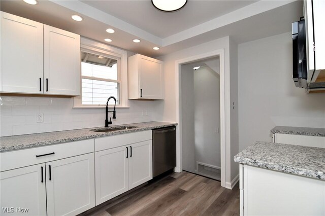 3890 Grosvenor Rd, South Euclid, OH 44118 - kitchen with appliances with stainless steel finishes, a sink, recessed lighting, white cabinets, and backsplash