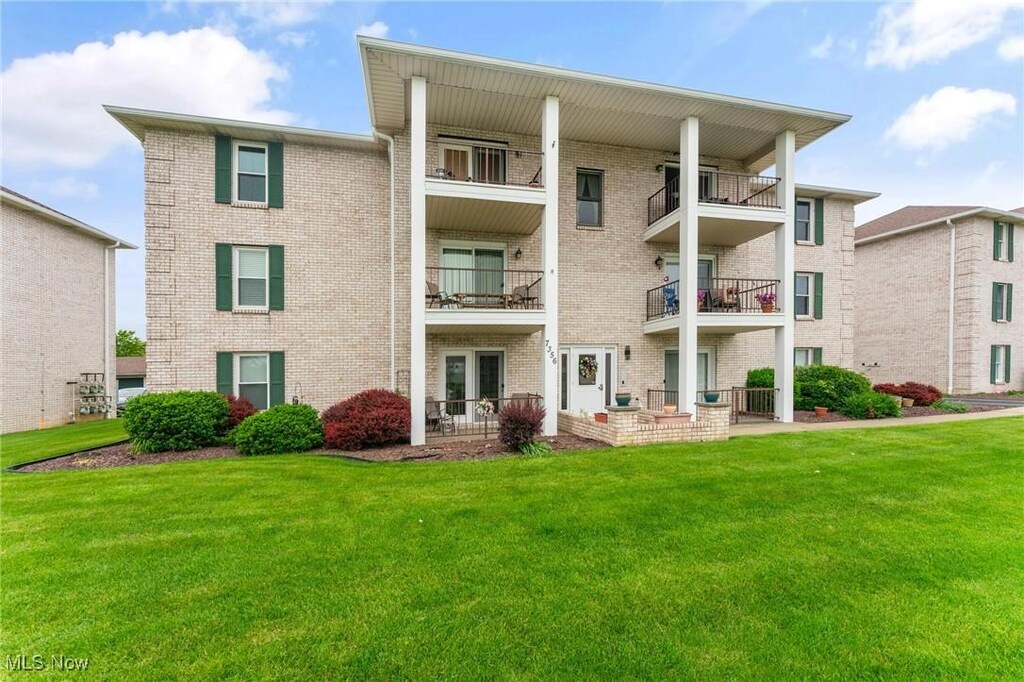 7356 Eisenhower Dr, Boardman, OH 44512 - photo 1