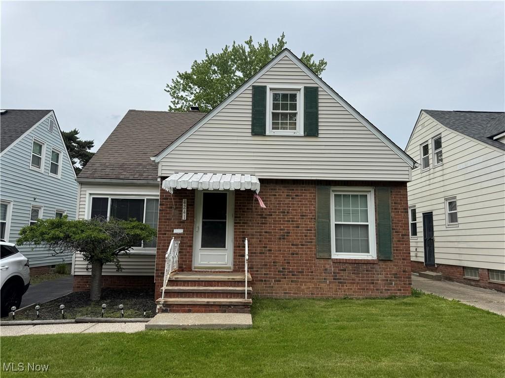 4241 Hinsdale Rd, South Euclid, OH 44121 - photo 1