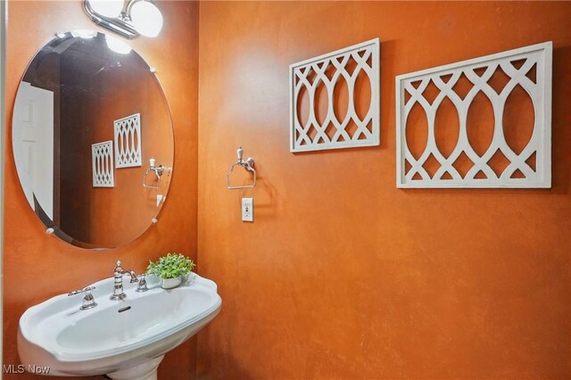 7234 Bridlewood Dr, Concord, OH 44077 - bathroom with a sink