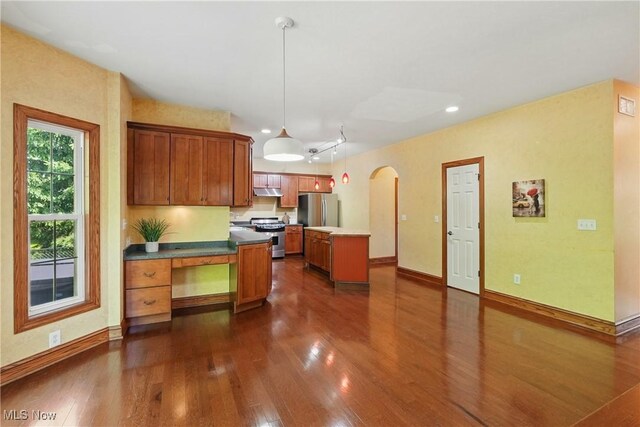 7234 Bridlewood Dr, Concord, OH 44077 - kitchen featuring appliances with stainless steel finishes, dark wood-type flooring, a center island, baseboards, and recessed lighting