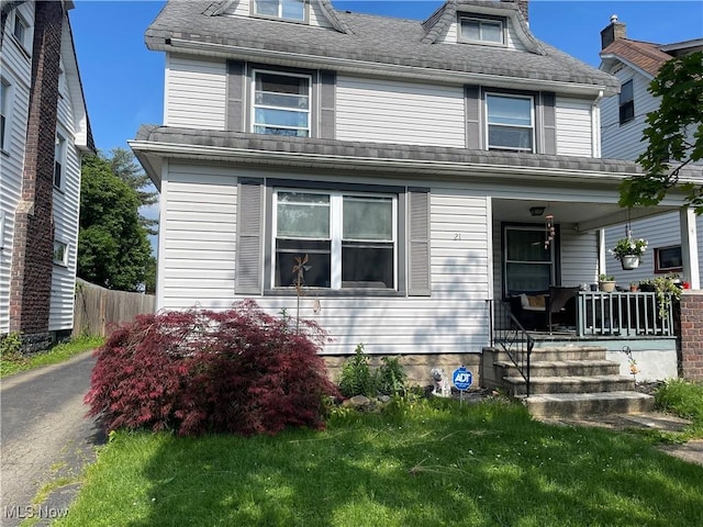 21 Summit Ave, Niles, OH 44446 - traditional style home featuring a porch and a front yard