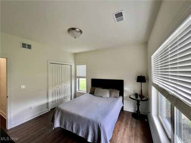 261 Valley View Dr, Weirton, WV 26062 - bedroom featuring wood finished floors, baseboards, and a closet