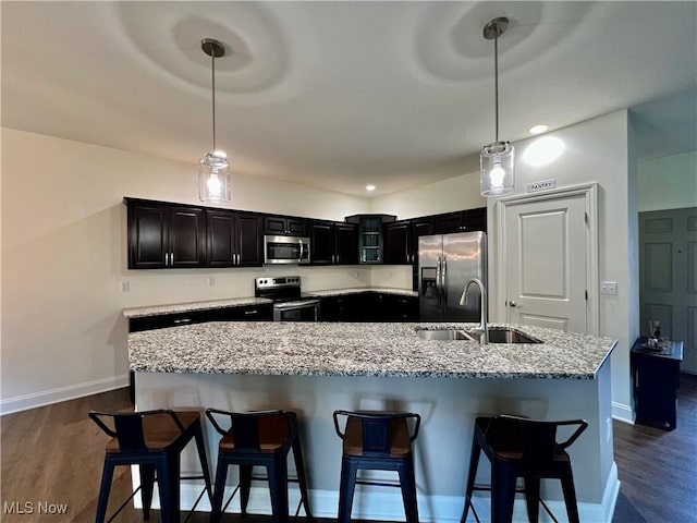 261 Valley View Dr, Weirton, WV 26062 - kitchen with stainless steel appliances, a sink, dark wood-style floors, baseboards, and recessed lighting