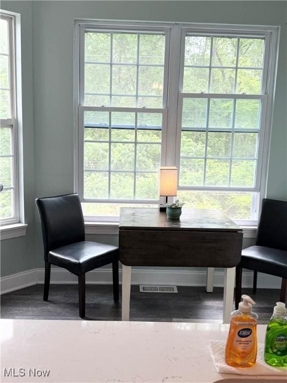 73 Falls River Dr Unit 6, Munroe Falls, OH 44262 - living area featuring baseboards and wood finished floors