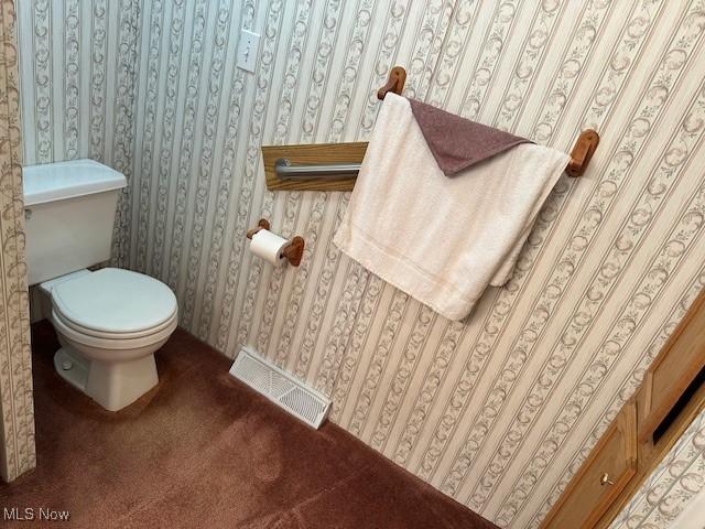 1569 Bogie Ln, Painesville, OH 44077 - bathroom featuring toilet and wallpapered walls