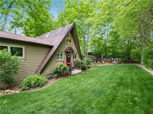 316 Saint Andrews Ln, Senecaville, OH 43780 - view of front facade featuring a front yard and a shingled roof