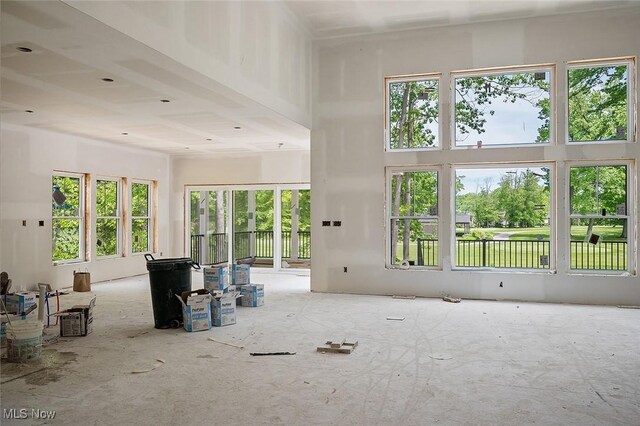 810 Club Dr W, Aurora, OH 44202 - view of unfurnished living room