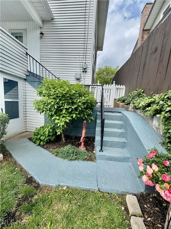 9 Poplar St, Bridgeport, OH 43912 - view of property exterior