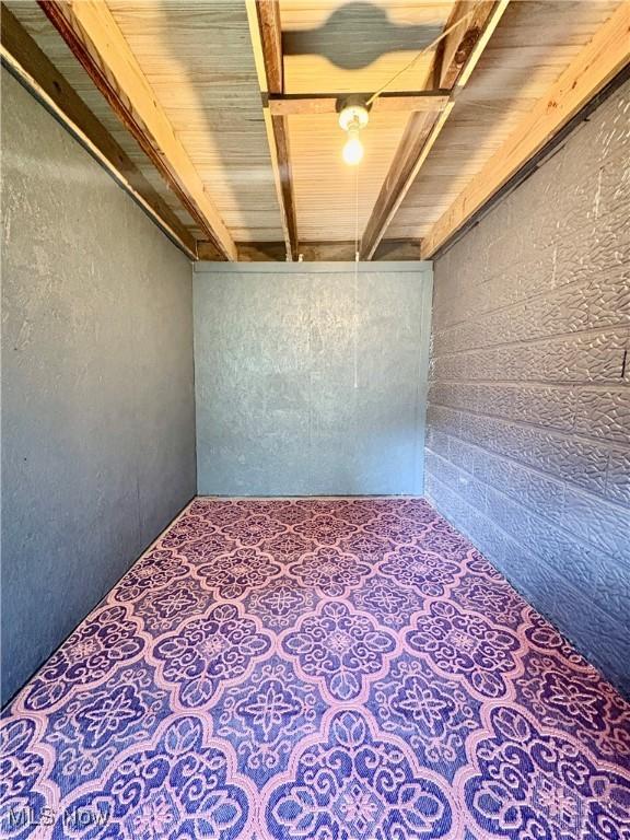 9 Poplar St, Bridgeport, OH 43912 - corridor with beamed ceiling and a textured wall