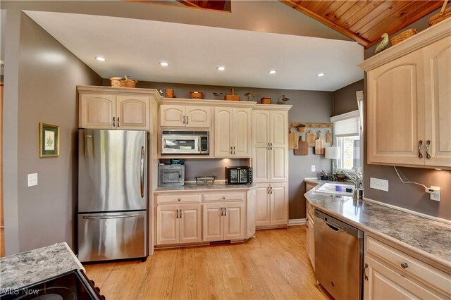 85530 Beagle Club Rd, Scio, OH 43988 - kitchen featuring stainless steel appliances, a sink, light wood-type flooring, vaulted ceiling, and recessed lighting