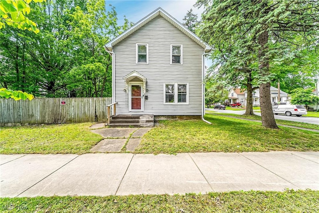 803 E Ave, Elyria, OH 44035 - view of traditional-style house