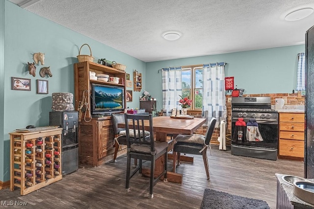 5869 Beechwood Ave, Alliance, OH 44601 - dining area with dark wood-type flooring and a textured ceiling