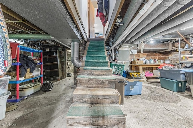 5869 Beechwood Ave, Alliance, OH 44601 - view of stairway