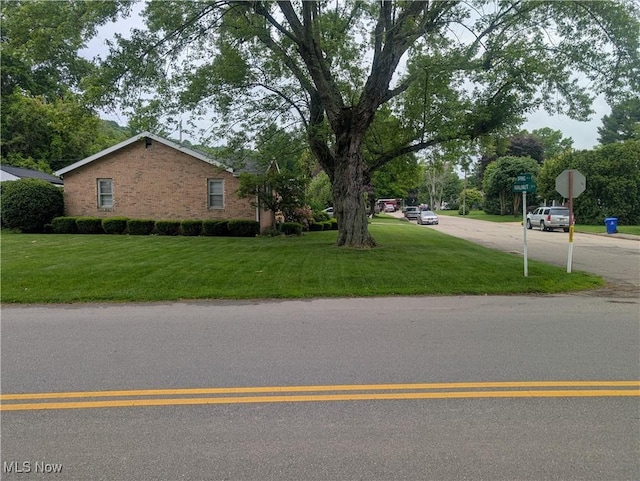 115 SW Spring St, Gnadenhutten, OH 44629 - view of asphalt road featuring traffic signs