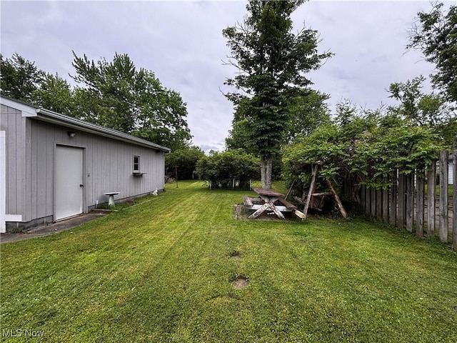 2325 Stewart Dr NW, Warren, OH 44485 - view of yard