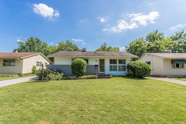 2325 Stewart Dr NW, Warren, OH 44485 - photo 1