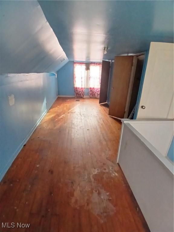 702 Hall St NW, Warren, OH 44483 - bonus room featuring hardwood / wood-style floors, vaulted ceiling, and baseboards