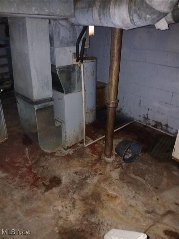 702 Hall St NW, Warren, OH 44483 - utility room with heating unit