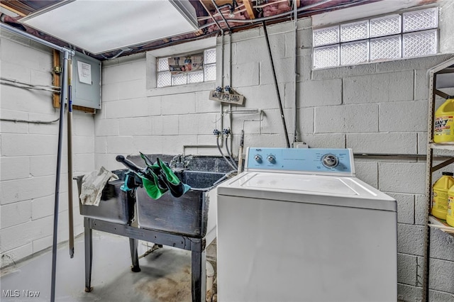 26601 Leslie Ave, Euclid, OH 44132 - laundry area with washer / dryer