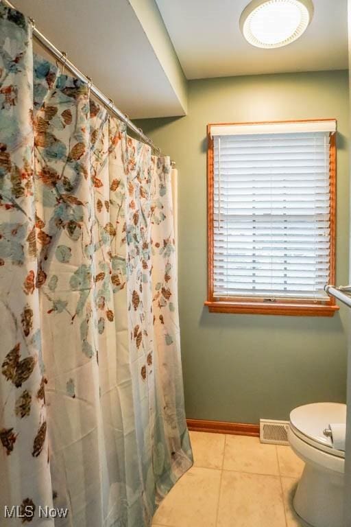 2410 Rohrer St NW, North Canton, OH 44720 - bathroom featuring toilet, tile patterned flooring, baseboards, and a shower with curtain
