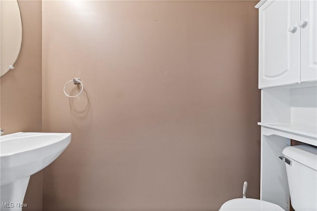 7284 Forest Cove Ln, Northfield, OH 44067 - half bath with toilet and a sink