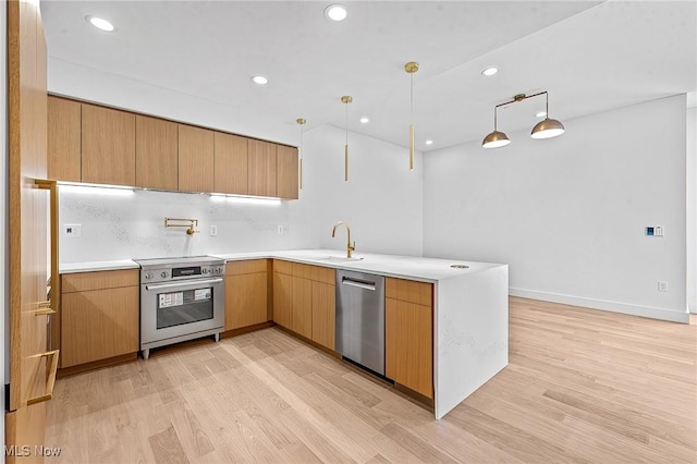 629 Euclid Ave Unit 1510, Cleveland, OH 44114 - kitchen featuring appliances with stainless steel finishes, light wood-type flooring, a sink, a peninsula, and recessed lighting