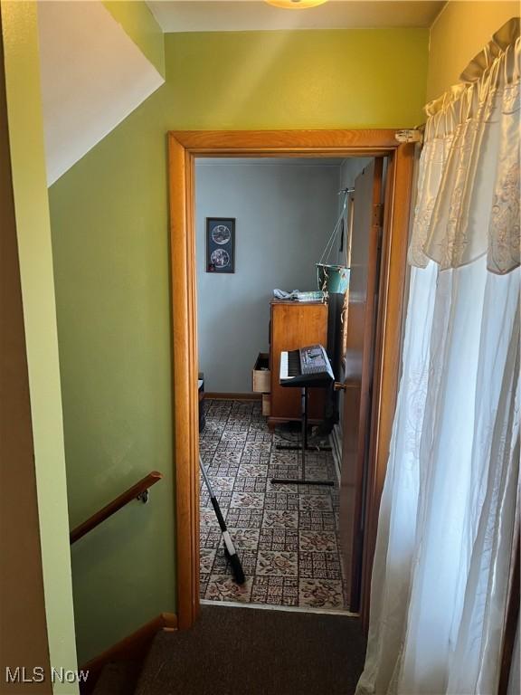 122 21st St NW, Barberton, OH 44203 - hall with baseboards