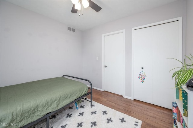 488 Spaulding Dr, Kent, OH 44240 - bedroom with wood finished floors, ceiling fan, a closet, and baseboards