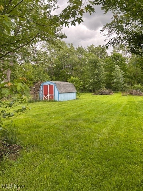 645 Ewart Rd, Akron, OH 44312 - view of grassy yard
