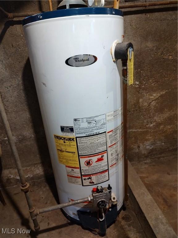 1028 Kenilworth Ave, Coshocton, OH 43812 - utilities featuring water heater