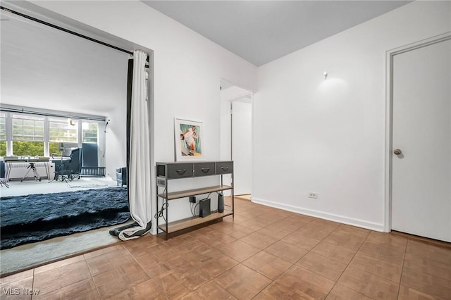 13800 Fairhill Rd Unit 418, Shaker Heights, OH 44120 - living room featuring an office area and baseboards