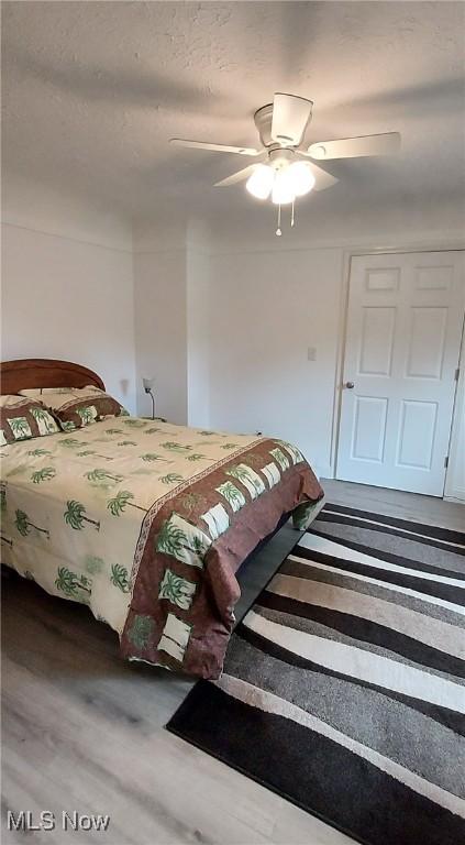 550 E Pleasant Valley Rd, Seven Hills, OH 44131 - bedroom with wood finished floors and a ceiling fan