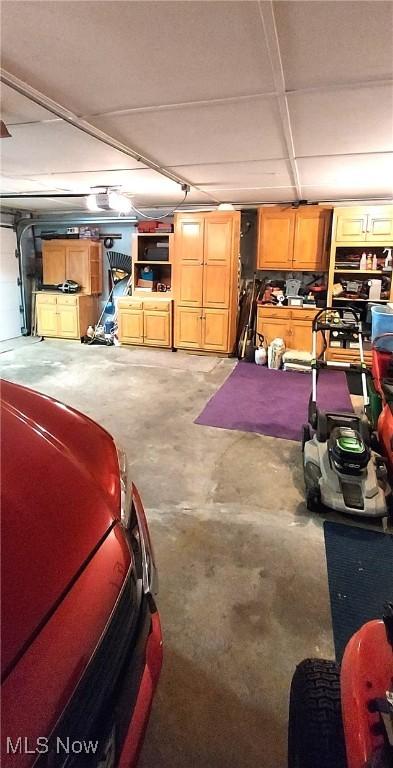 550 E Pleasant Valley Rd, Seven Hills, OH 44131 - view of garage