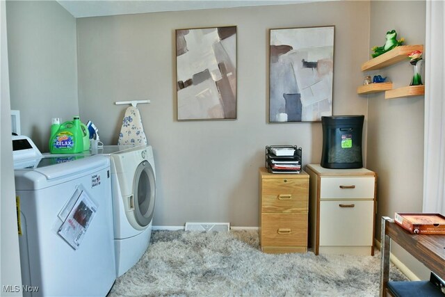 377 Henn Hyde Rd NE, Warren, OH 44484 - laundry room with washer and dryer, baseboards, and carpet flooring